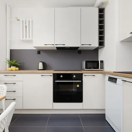 Bright For 4 People In By Renters